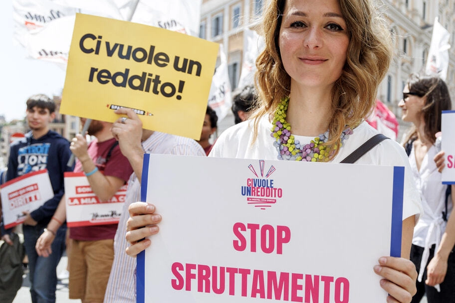 Una delle manifestazioni a favore dell’estensione del reddito di cittadinanza