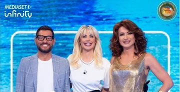 Enrico Papi fuori dall’Isola dei Famosi? I contrasti con Ilary Blasi e la reazione di autori e Mediaset