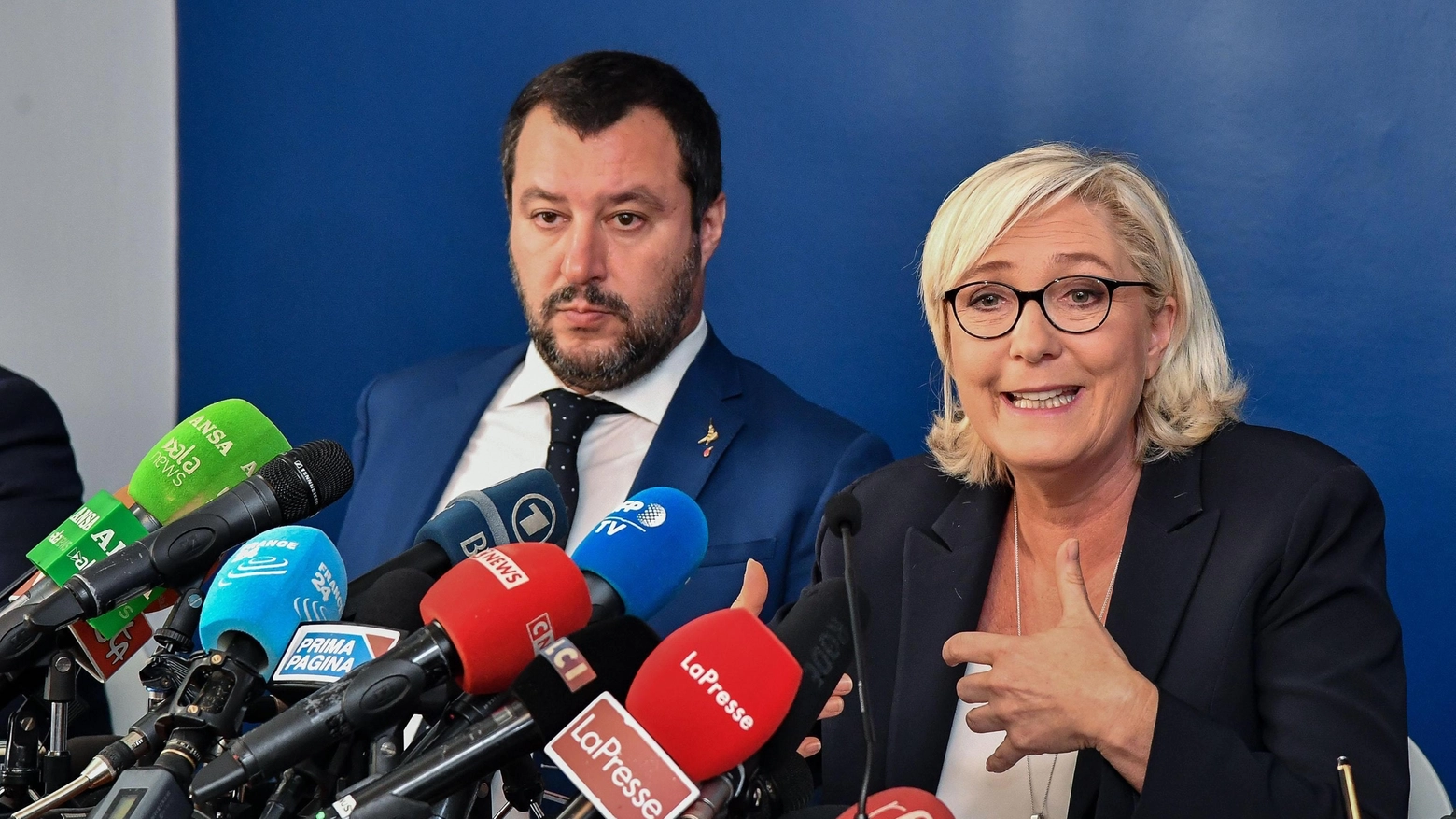 Incontro Salvini-Le Pen rinviato per gli scontri in Francia