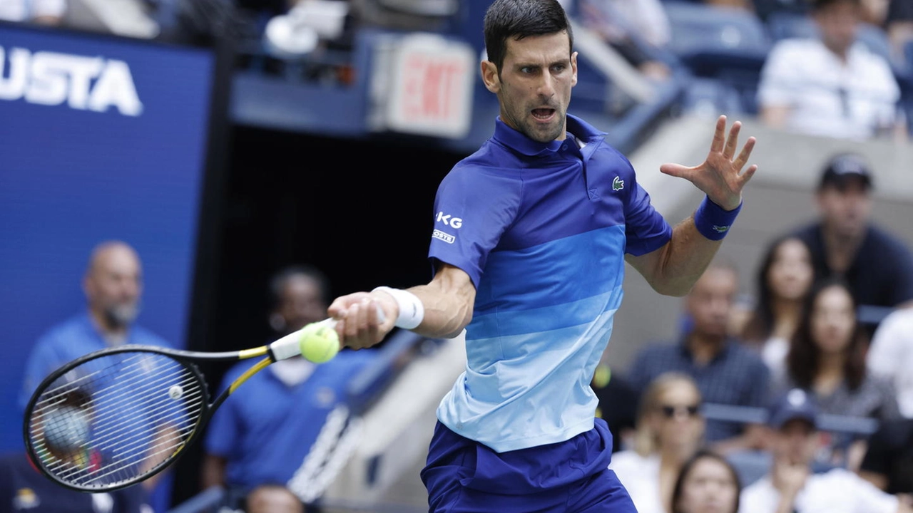 Novak Djokovic contro Daniil Medvedev (Ansa)