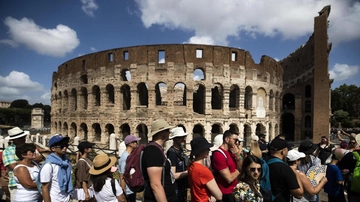 Topi al Colosseo, veleno nelle tane e trappole nei tombini: inizia la derattizzazione in attesa di un’azione permanente per la pulizia e il decoro