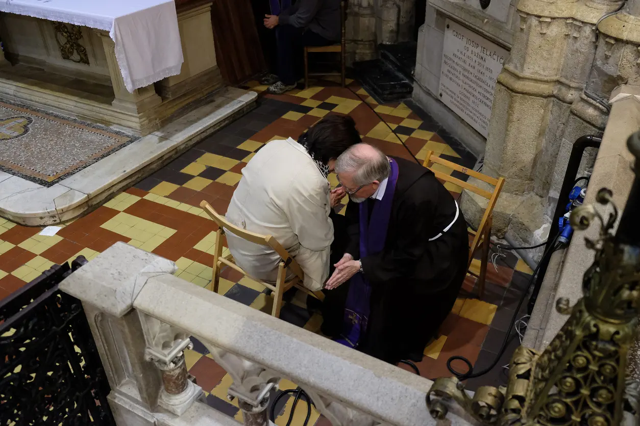 Depressione tra fede e medicina: in tanti chiedono aiuto ai sacerdoti