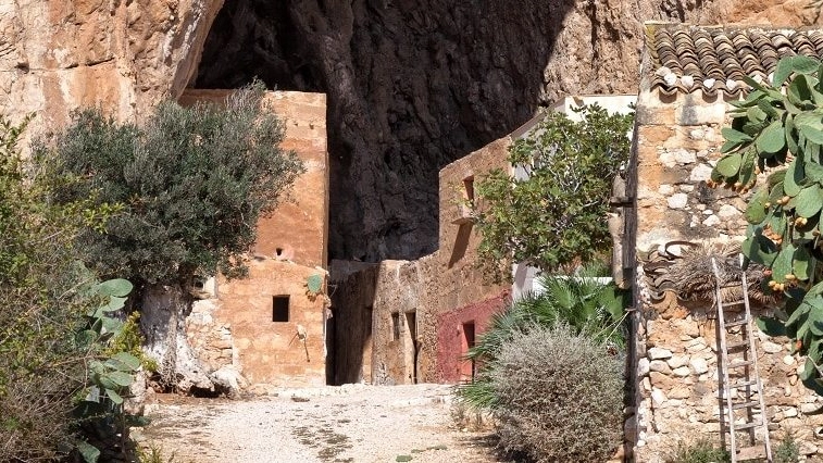 Alla scoperta della Sicilia più insolita fra grotte, castelli e storie secolari