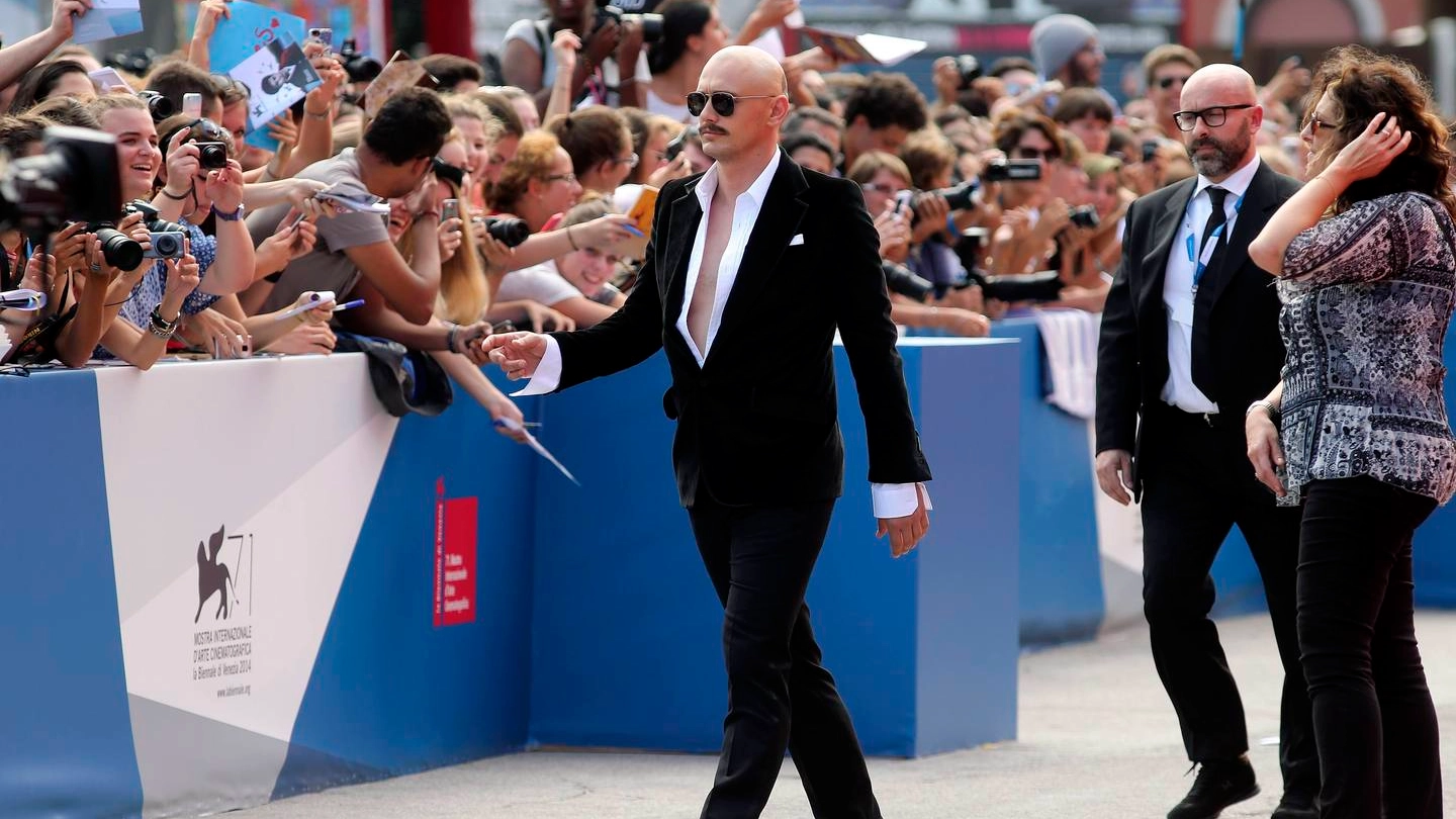 L'attore e regista James Franco gira una scena del suo 'Zeroville' alla Mostra di Venezia (Reuters)