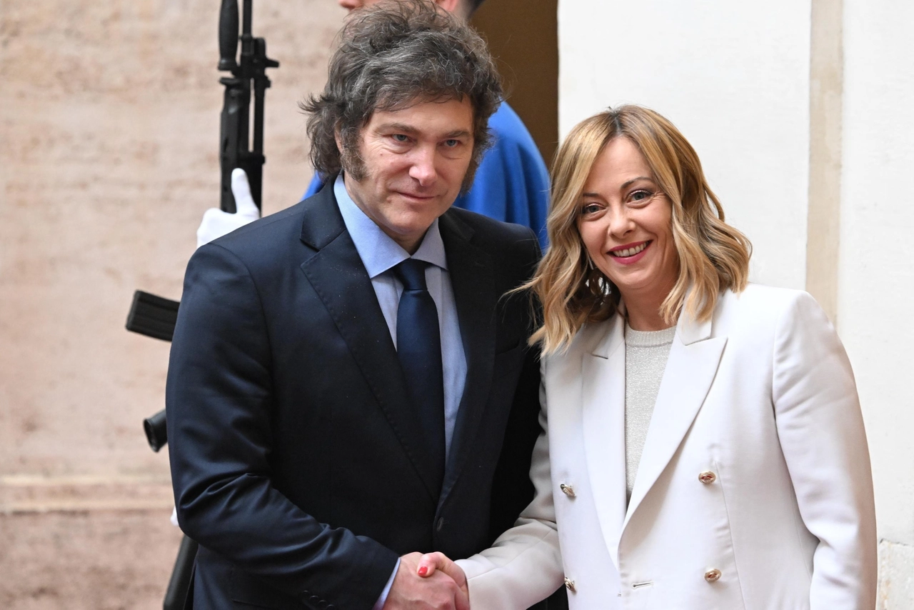 Il presidente argentino Javier Milei con la premier Giorgia Meloni