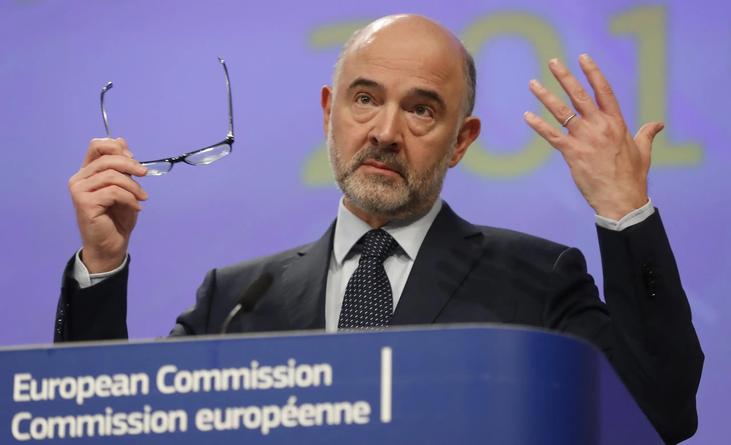 Moscovici: "Italia fonte di incertezza per tutta l'Eurozona"