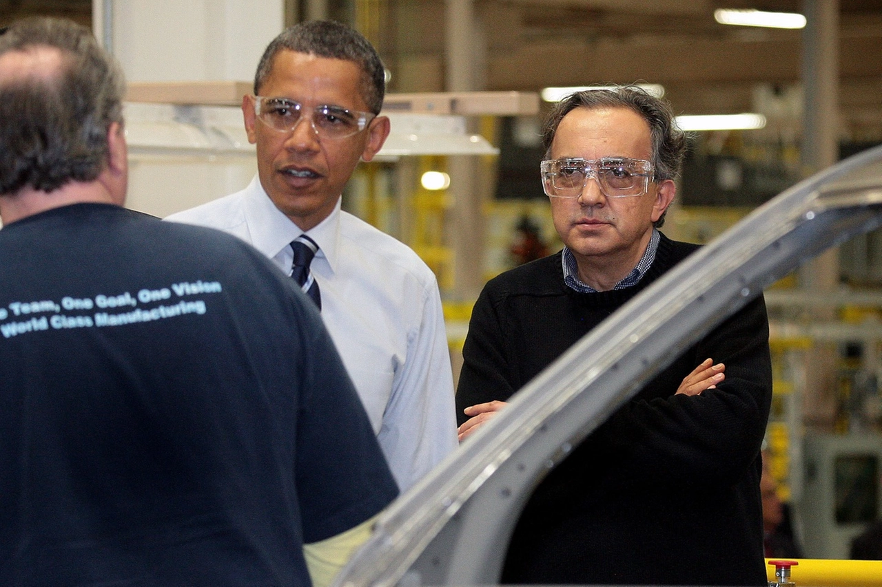 Sergio Marchionne e Barack Obama nel 2010 (Ansa)