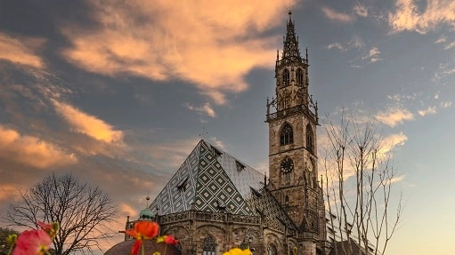 La ricca primavera di Bolzano tra fiori, arte, mercatini ed escursioni guidate