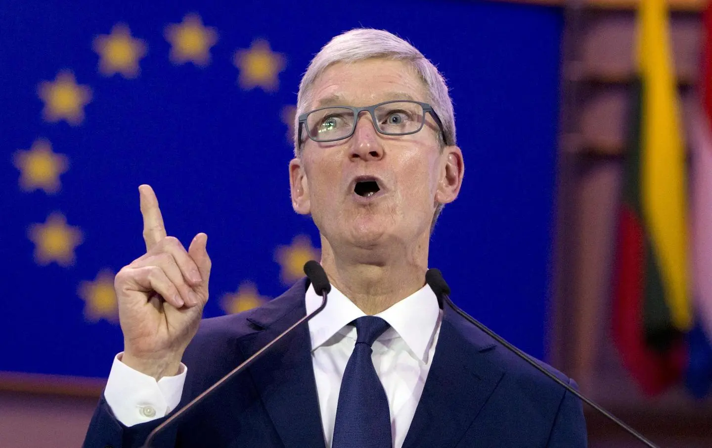 Tim Cook lancia l'allarme privacy: "Dati personali diventati armi, rischio sorveglianza"