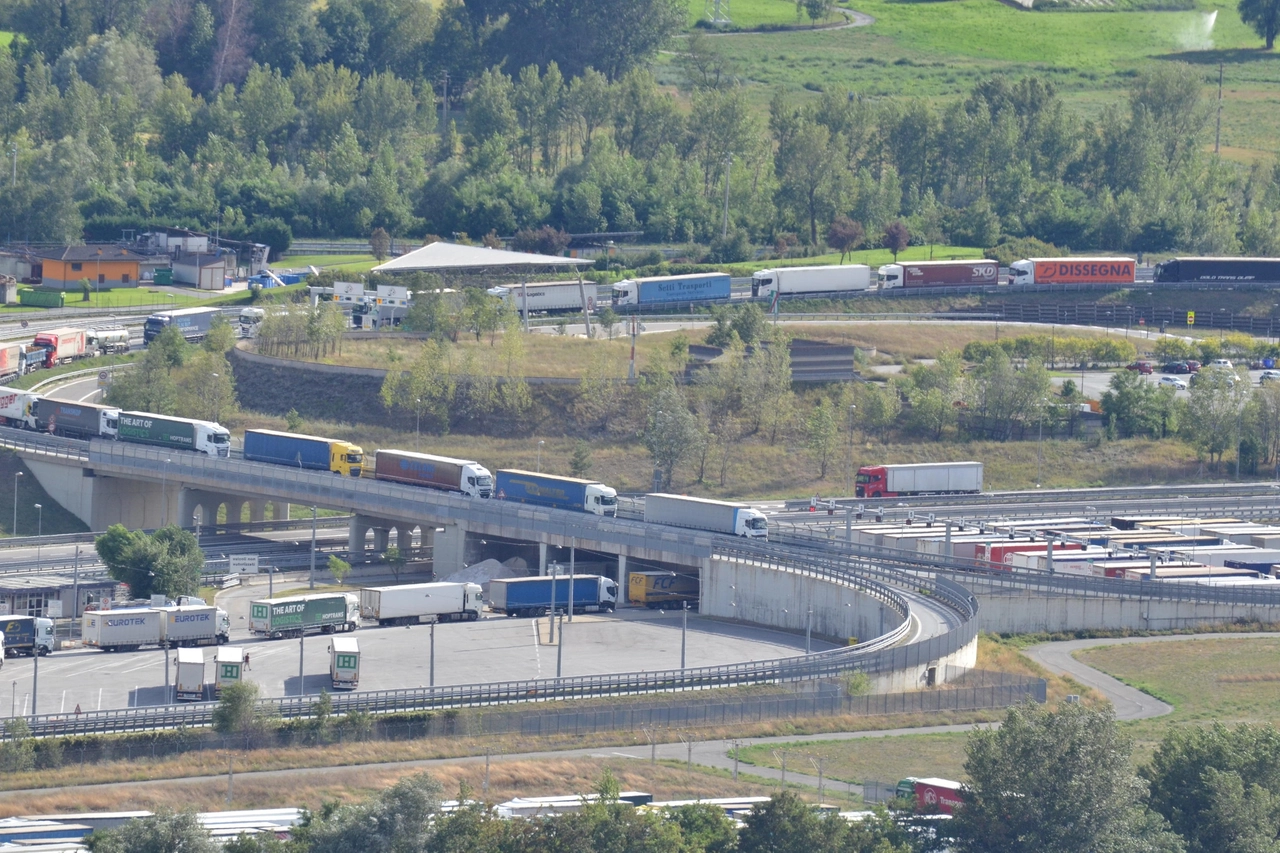 Frana in Savoia, tre ore di attesa al traforo del Bianco