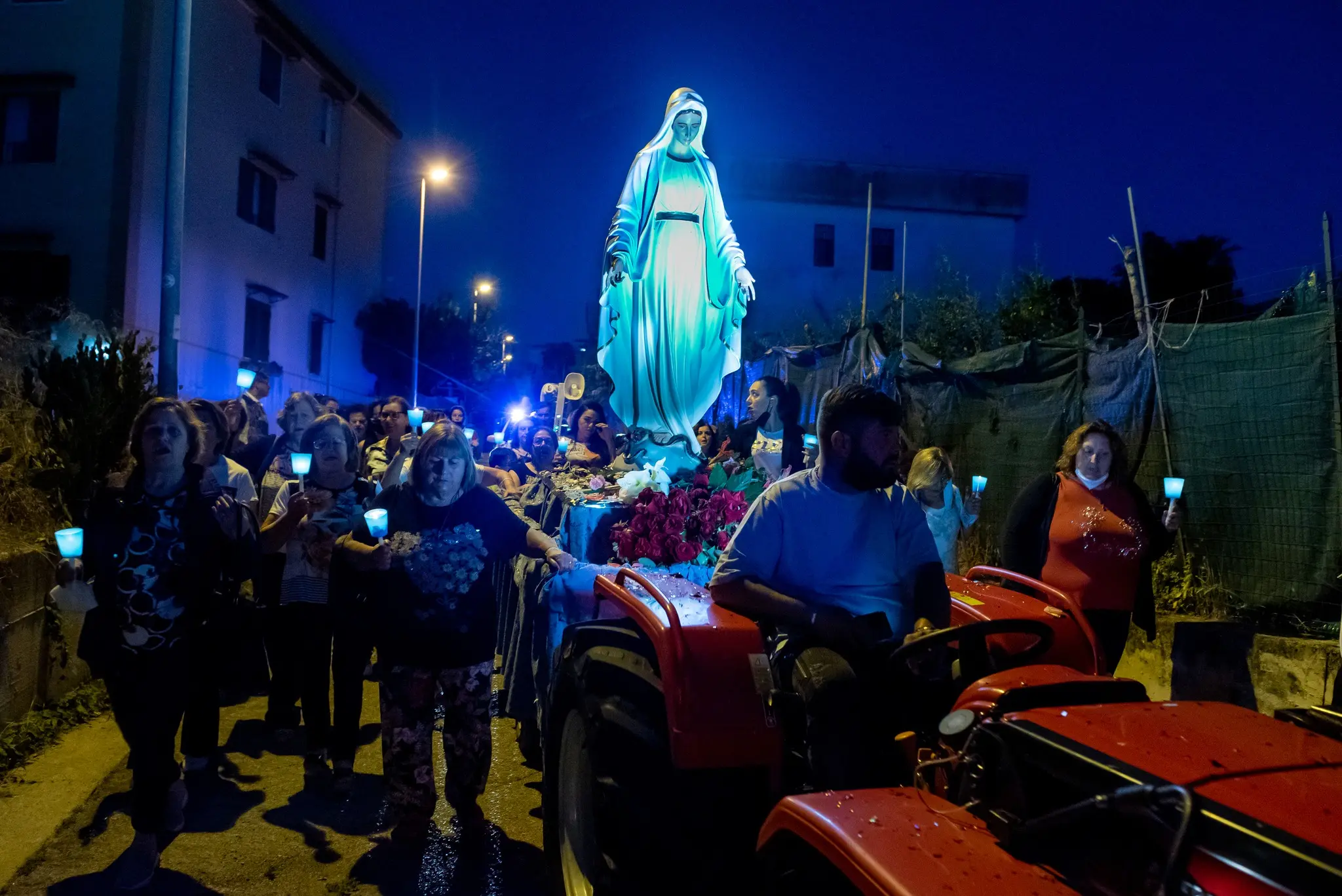 Marano, vietata la processione della Madonna nei vicoli dei clan: "Sarebbe come inchino"