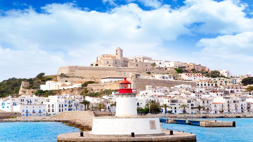 Il Comune di Ibiza vuole proteggersi dal sovraffollamento dei turisti – Foto: LUNAMARINA/i