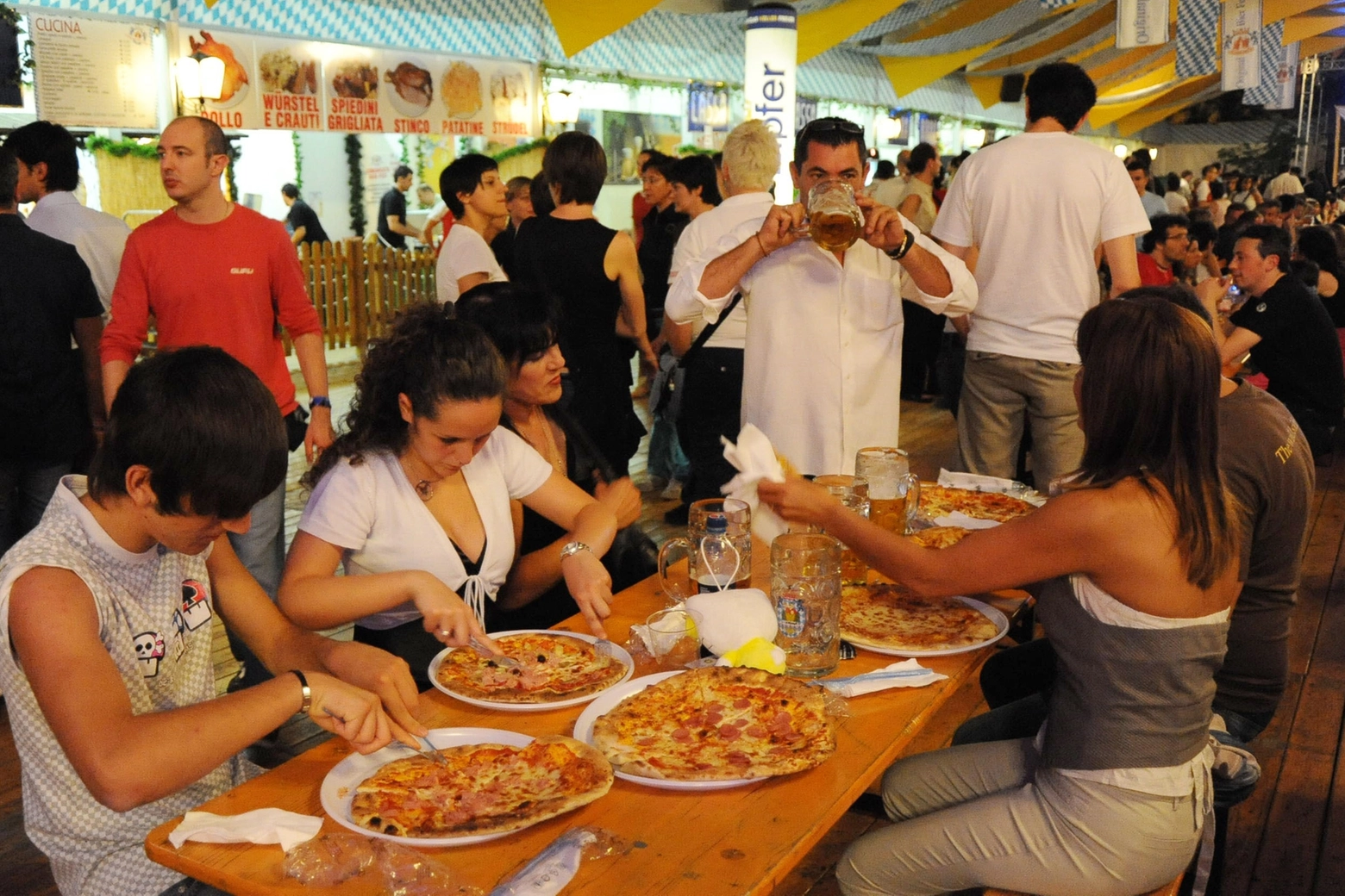 In Italia per mangiare fuori ad agosto verranno spesi 10 miliardi