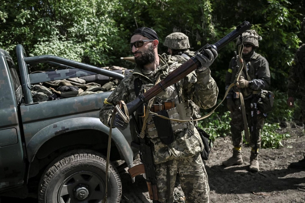 Truppe ucraine nel Donbass (Ansa) 