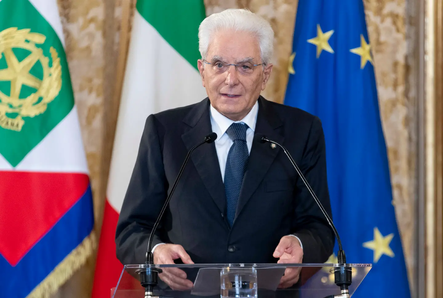 Offese a Mattarella su Twitter, perquisizione. "Elaborata strategia di aggressione"