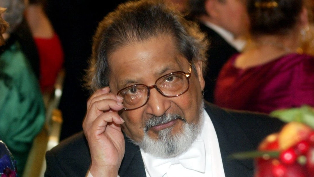 Naipaul nel 2001, quando vinse il premio Nobel per la letteratura (Ansa)