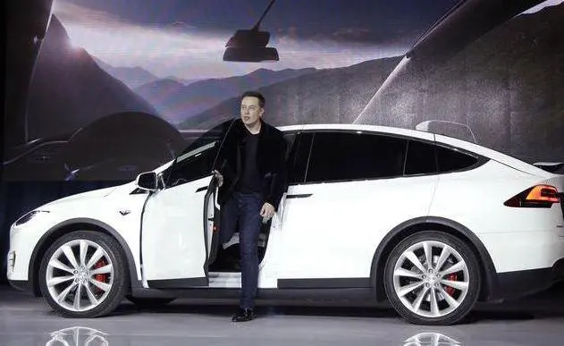 Auto elettrica a basso costo Rivoluzione Tesla