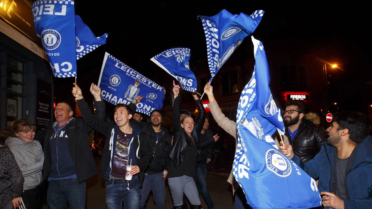 La festa dei tifosi dei Leicester (Olycom)