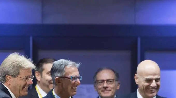 Gentiloni visita bioraffineria Eni