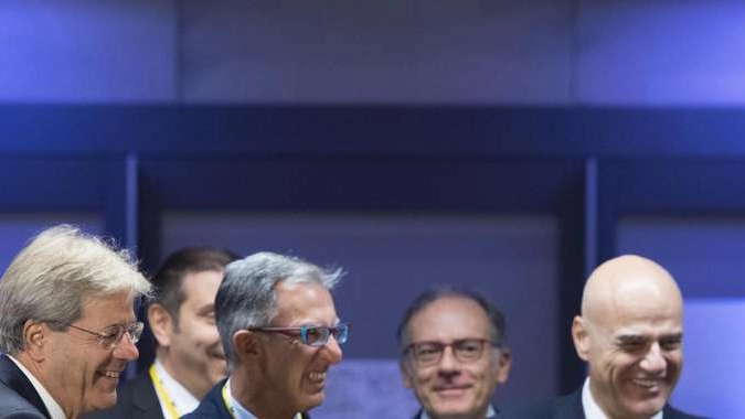 Gentiloni visita bioraffineria Eni