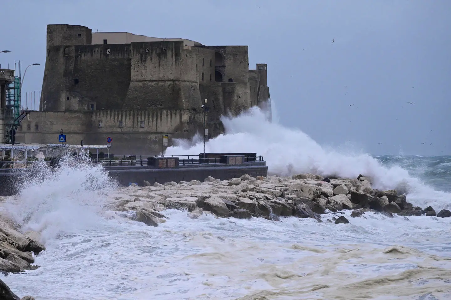 Maltempo Campania, allerta meteo arancione: scuole chiuse a Napoli