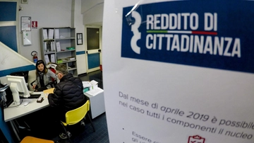 Reddito cittadinanza, dopo Napoli è Roma a perdere più sussidi: oltre 12mila sms di sospensione inviati nella Capitale, a Bolzano solo 29