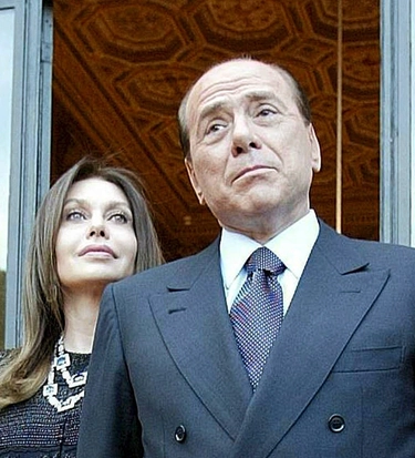 Berlusconi-Lario, leader di FI "pignora" i conti. Basta soldi all'ex moglie