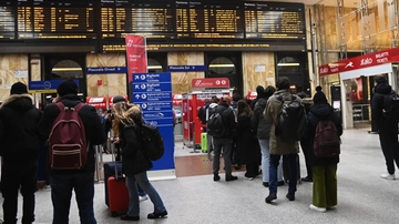 Sciopero dei treni, disagi e ritardi in stazione a Bologna