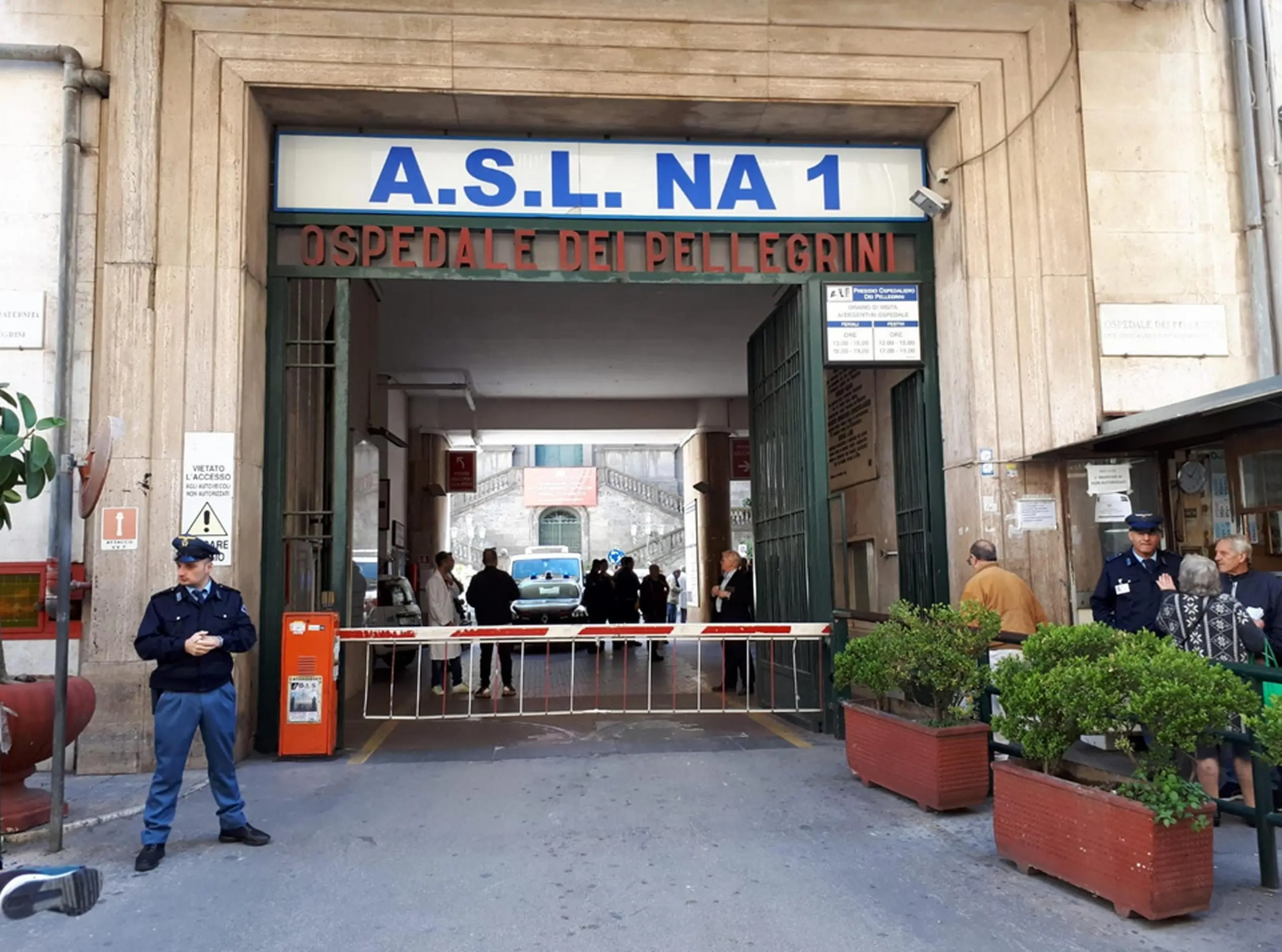 Napoli, tentativo di rapina al centro storico: 53enne al Pronto soccorso