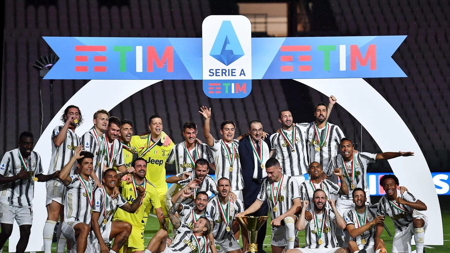 Premiazione e festa scudetto per la Juventus (Ansa)