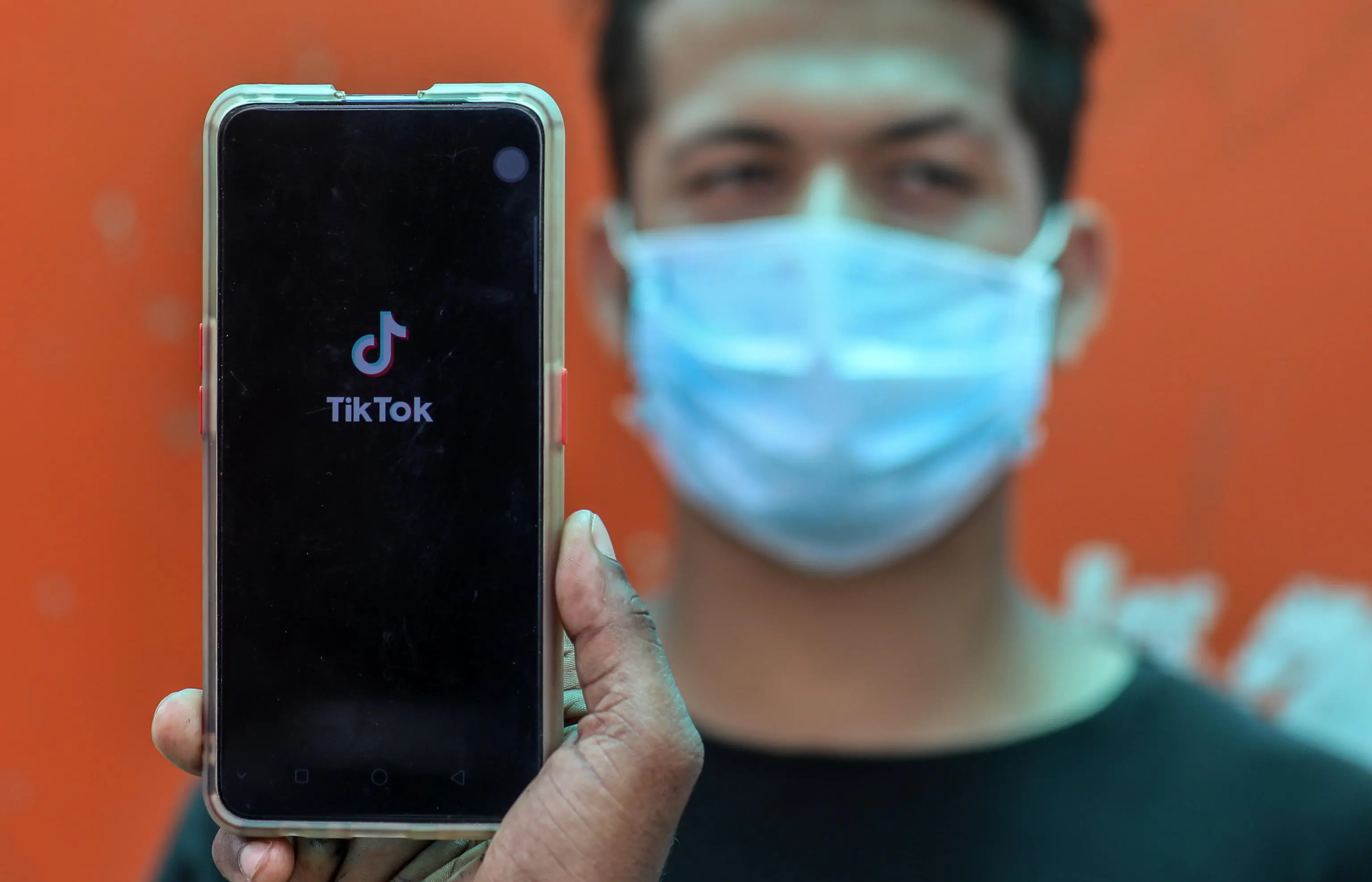 TikTok, Senato Usa vieta app a tutti i dipendenti federali