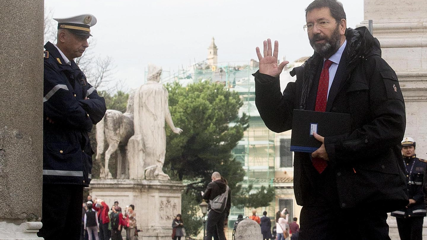 Ignazio Marino entra in Campidoglio (Ansa)