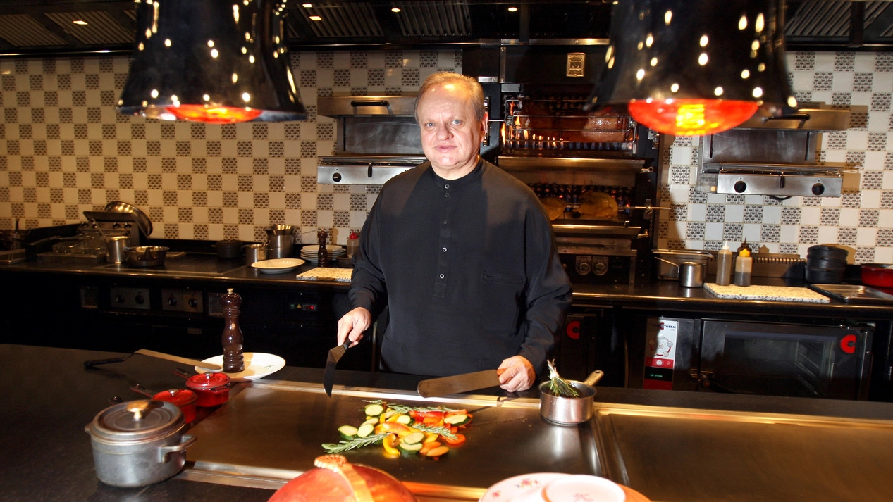 Joel Robuchon in cucina al Metropole Monte-Carlo (Afp)