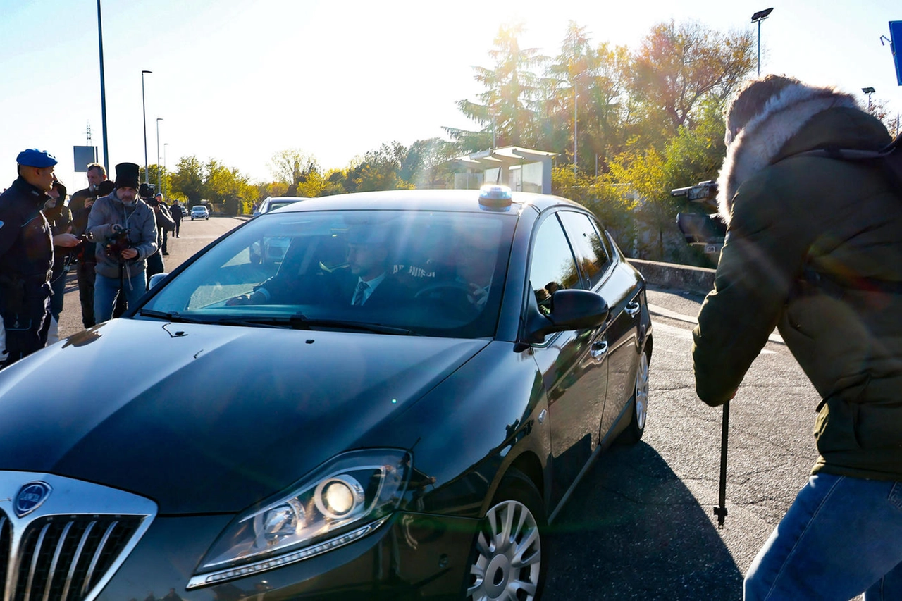 L'auto con la quale Filippo Turetta è stato trasferito da Venezia a Verona