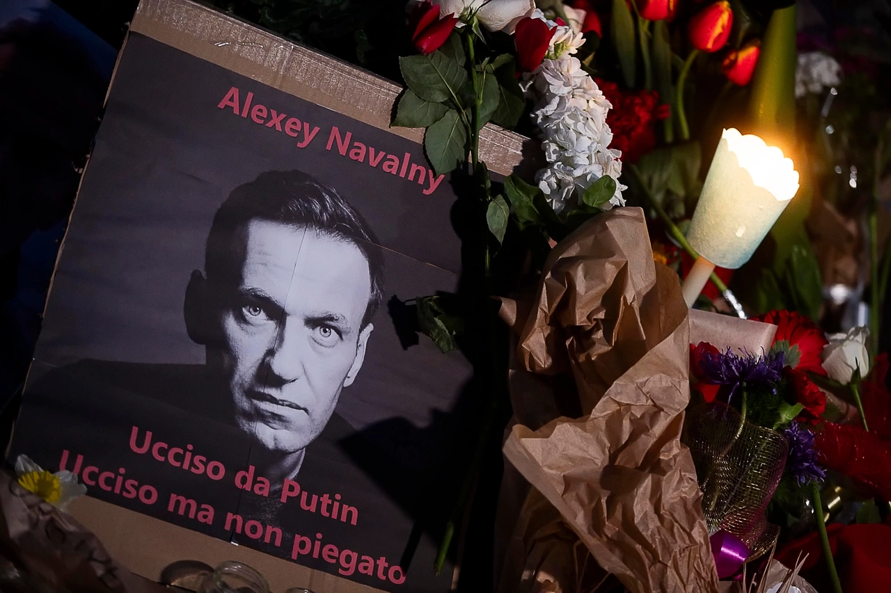 Una fiaccolata in memoria di Alexei Navalny