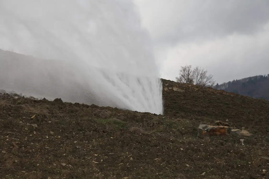 Frana rompe un tubo dell’acqua