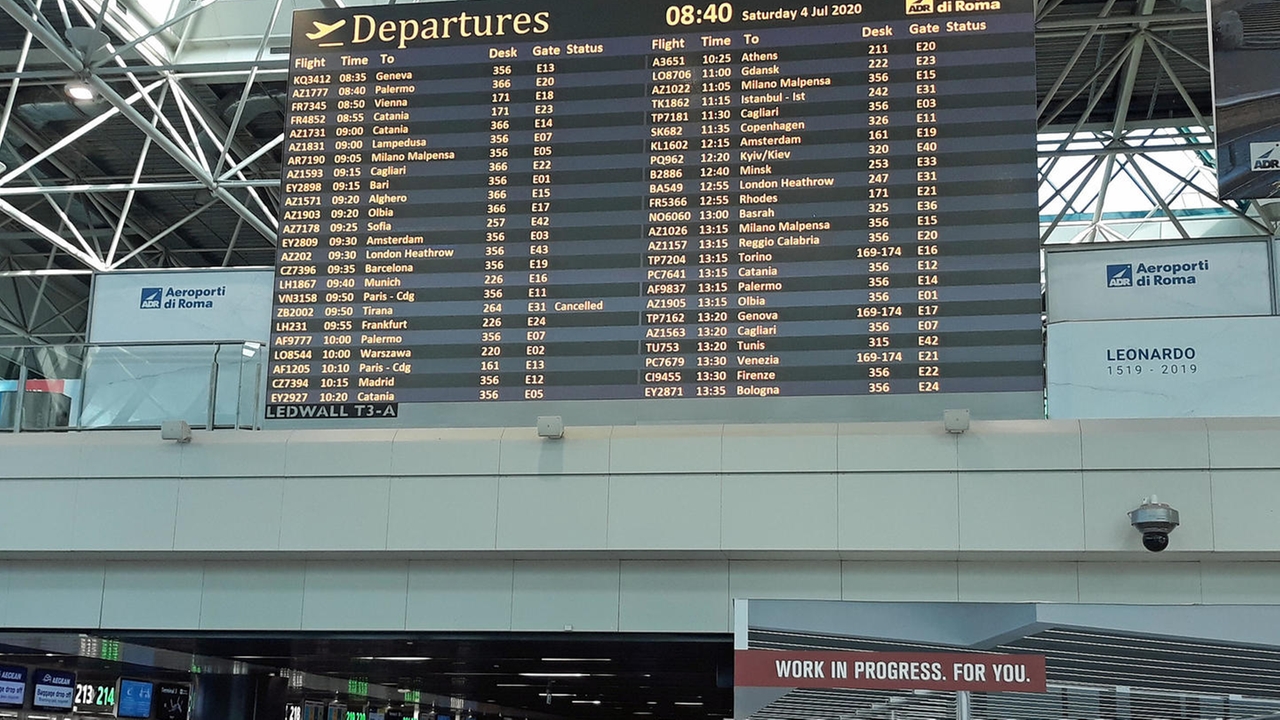 L'aeroporto di Fiumicino (Ansa)