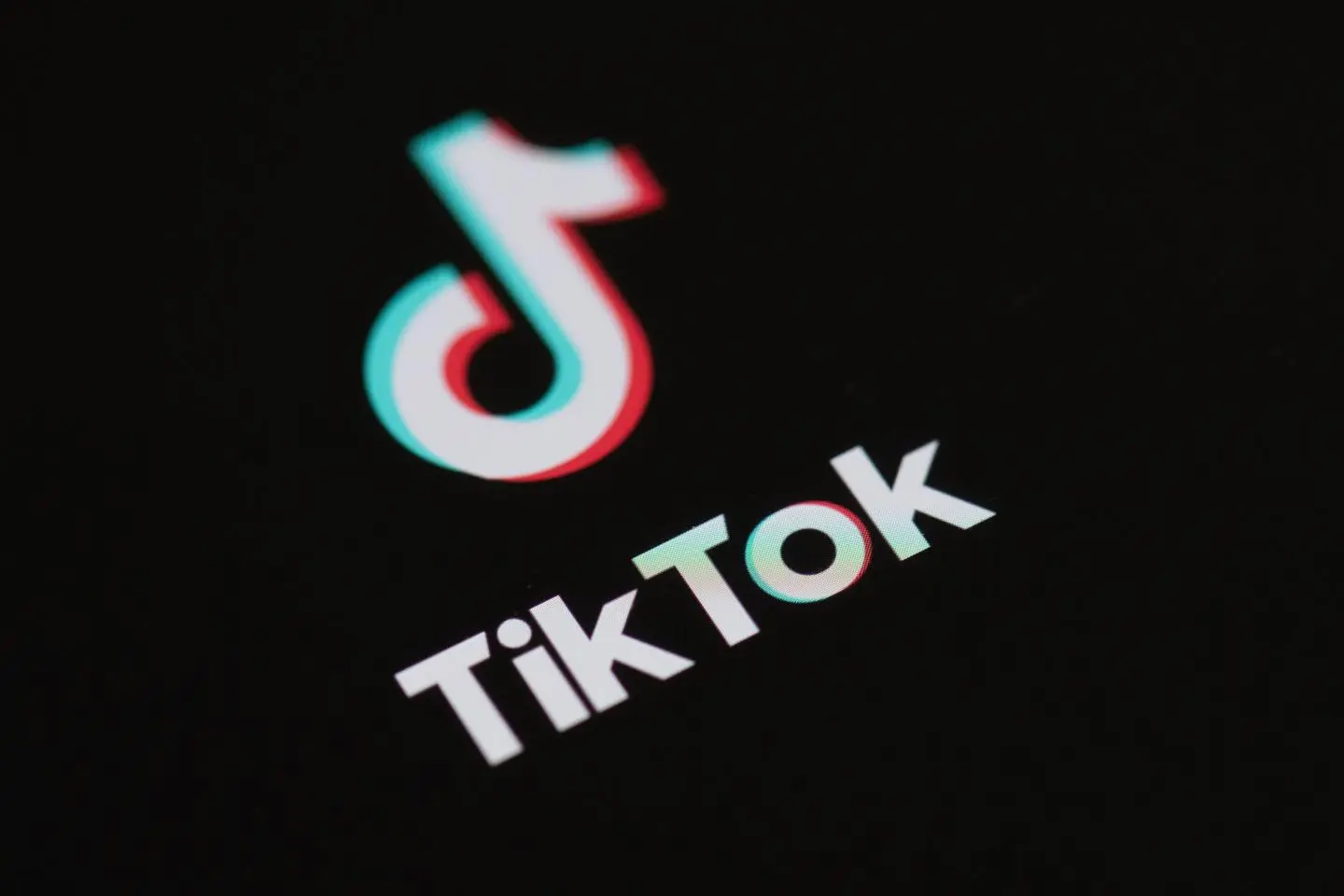 TikTok, Trump: "Vendita entro 15 settembre o sarà fuori dal mercato Usa"