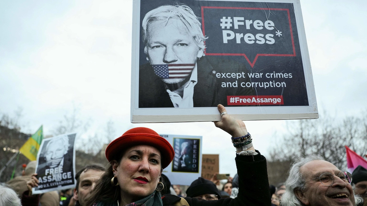 Una manifestazione a favore di Assange (Afp)