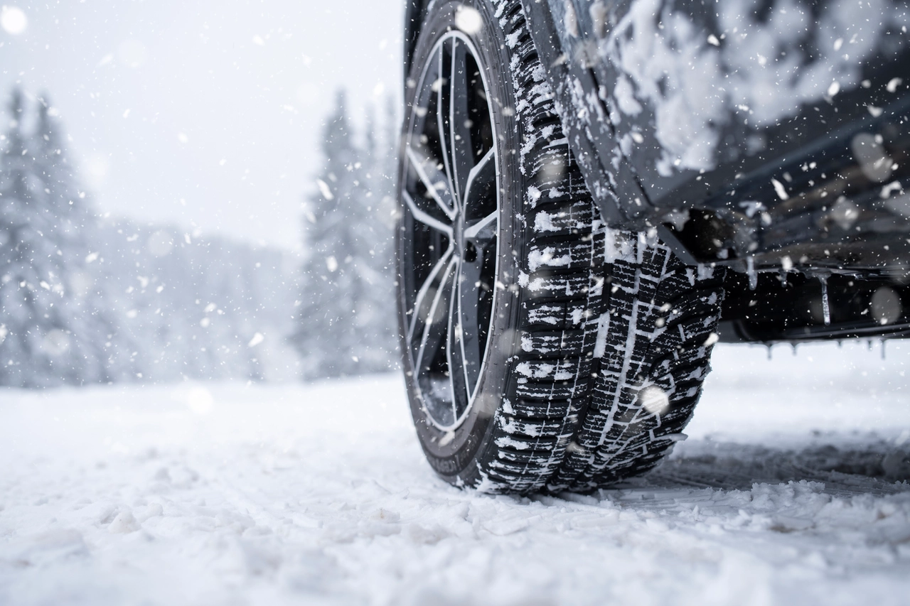 Gomme invernali 2023, quando scatta l'obbligo e cos'è il pittogramma alpino