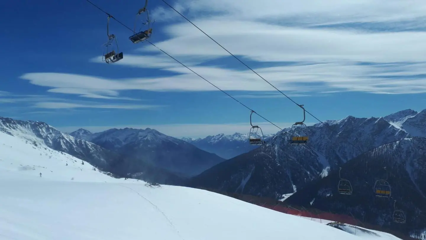 Valsesia, sciatore di 15 anni muore dopo caduta in pista