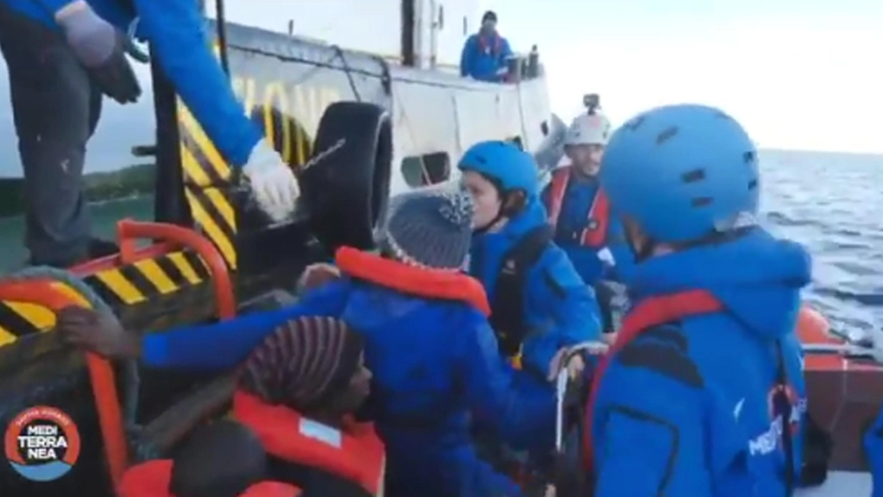 Fermo immagine del video della nave Mare Jonio