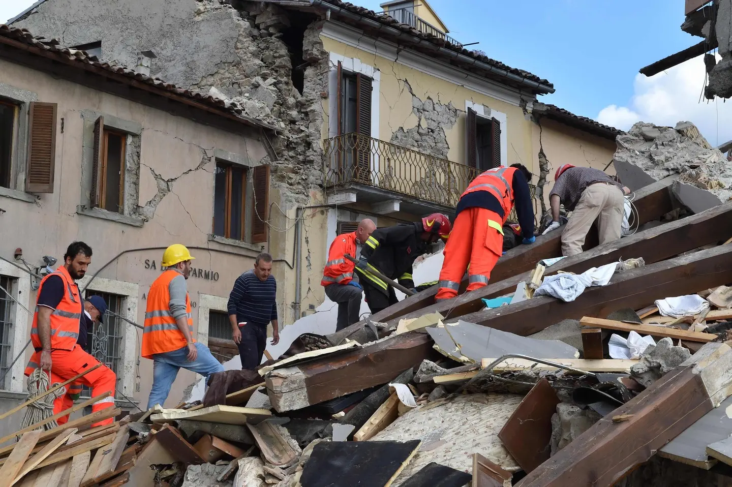 Terremoto, vicini alle popolazioni