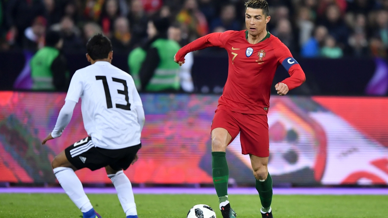 Cristiano Ronaldo con la maglia del Portogallo