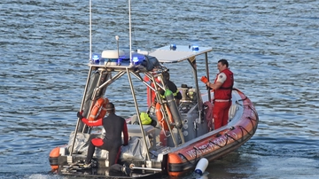 Maltempo nel Bresciano, canoa si ribalta nel lago d’Iseo a Sulzano: due persone in acqua