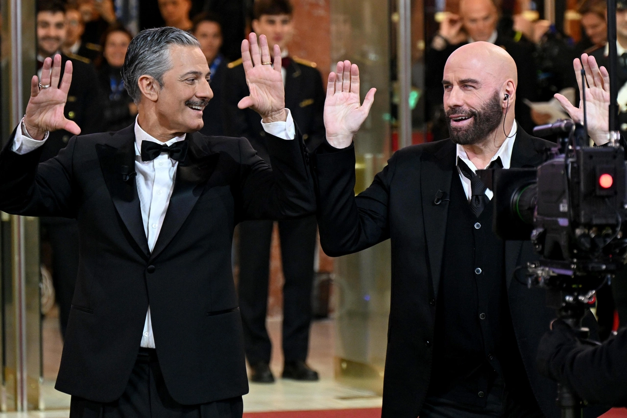 Fiorello insegna il "Ballo del qua qua" a John Travolta