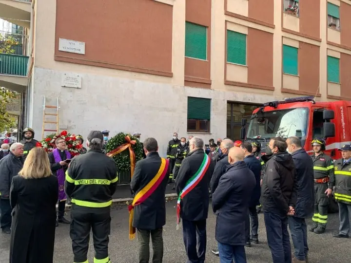 Roma, strage di via Ventotene: i vigili del fuoco ricordano le 8 vittime