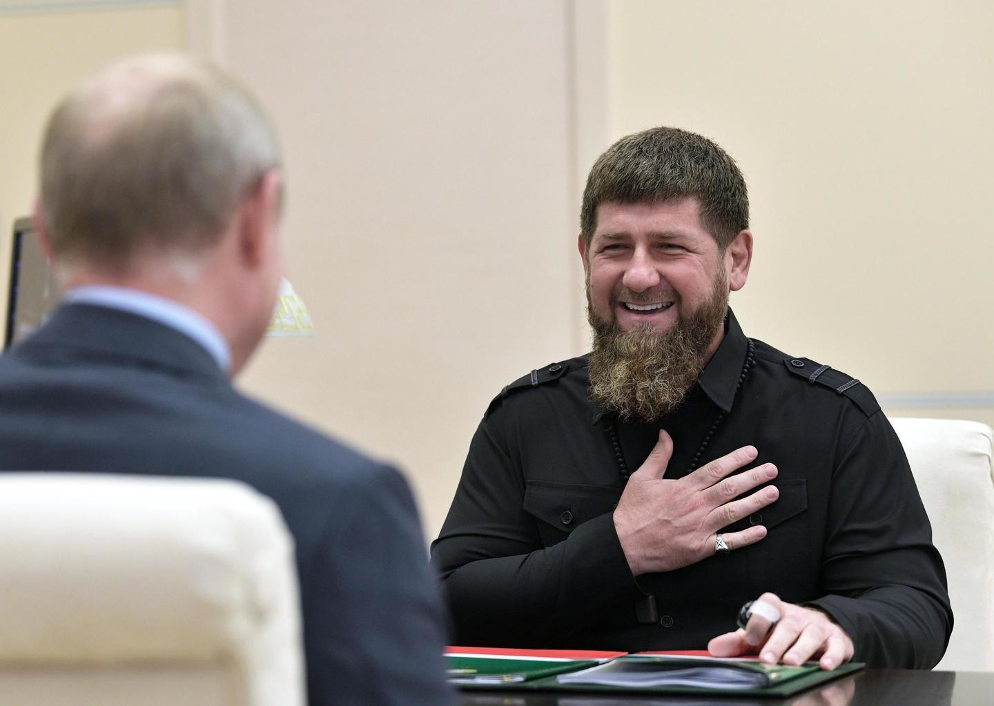 Kadyrov e il bluff: il brutale leader ceceno non è a Kiev, ma a Grozny