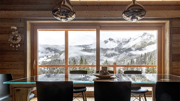 Quando il calore del legno  incontra il paesaggio innevato delle dolomiti