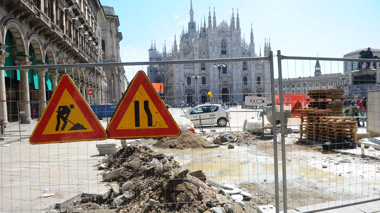 Cantieri in piazza Duomo (Newpress)